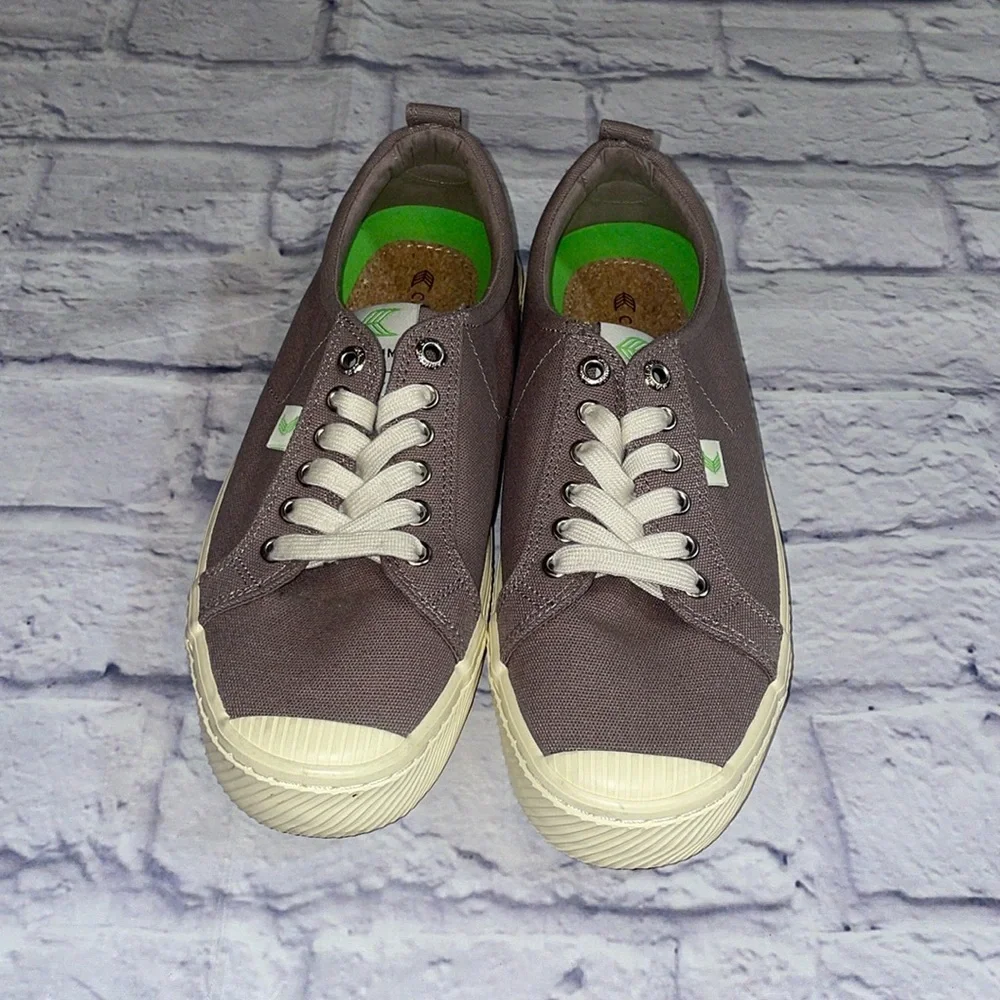 Cariuma OCA Low Canvas Sneakers Mystic Grey - Size 9.5